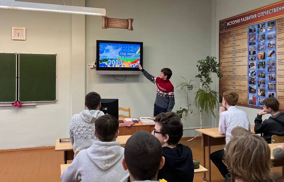 пацан с указкой